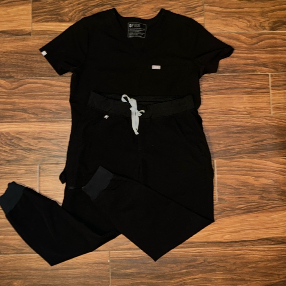 Figs scrubs black